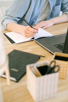 안과 전문의의 컴퓨터 작업자 눈 건조증 예방 시간대별 관리법